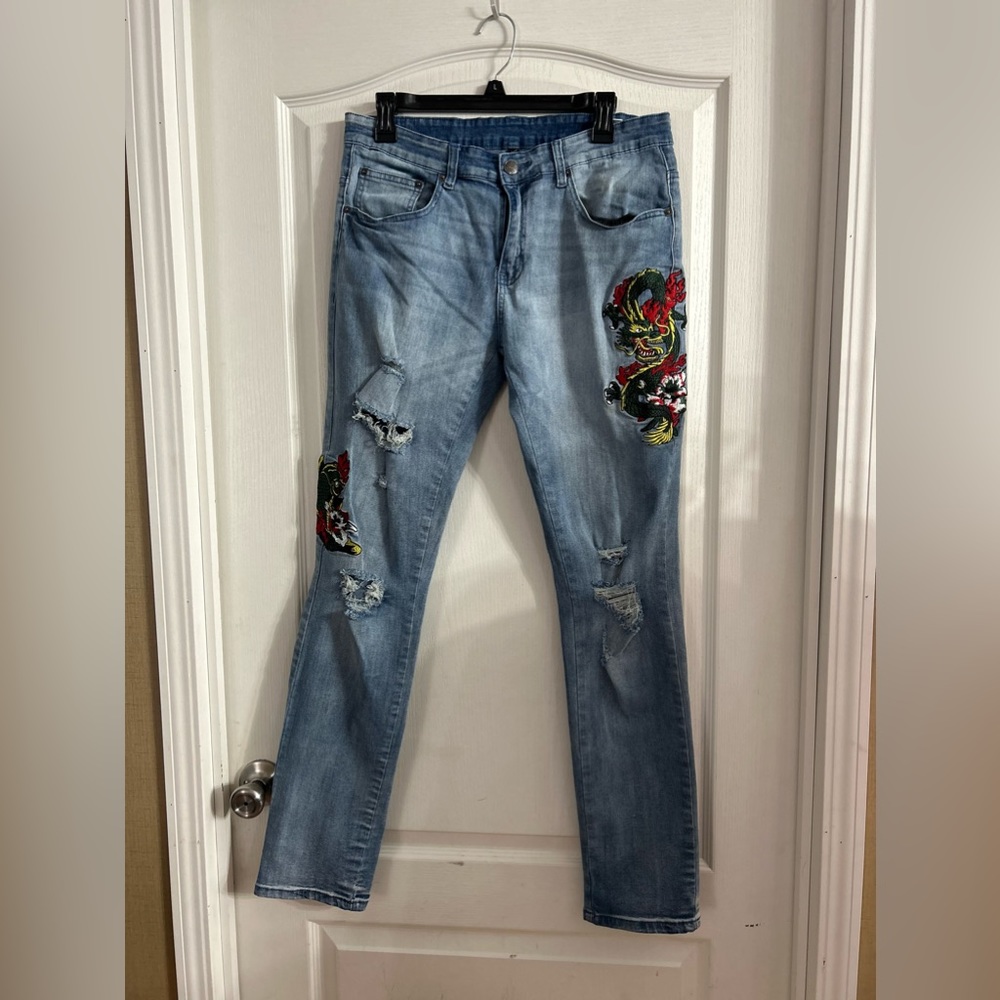Young and Reckless Los Angeles Embroidered Dragon Distressed Jeans Size 32